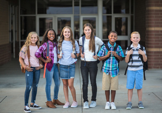 Large,Group,Portrait,Of,Pre-adolescent,School,Kids,Smiling,In,Front